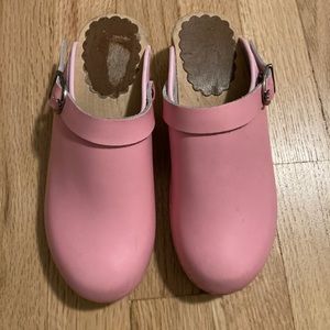 Hanna Anderson clogs